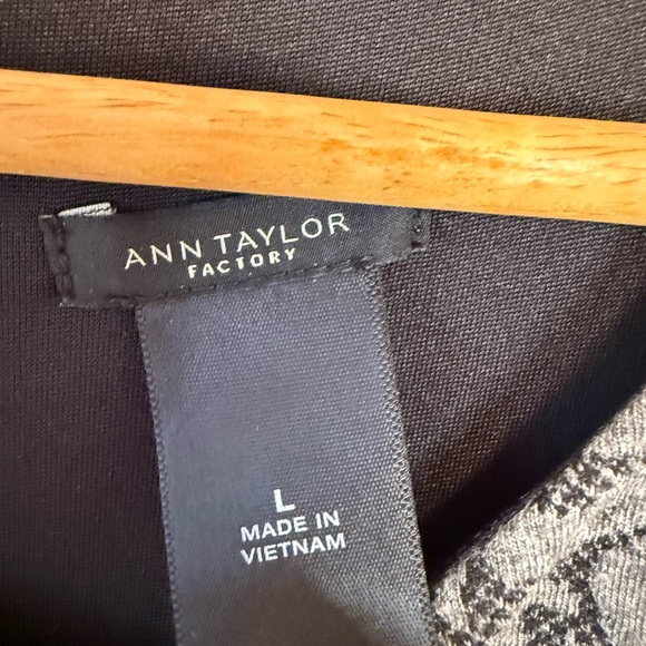 Ann Taylor Factory Gray Leaf Jacquard Short Sleeve Sheath Dress - Picture 3 of 5